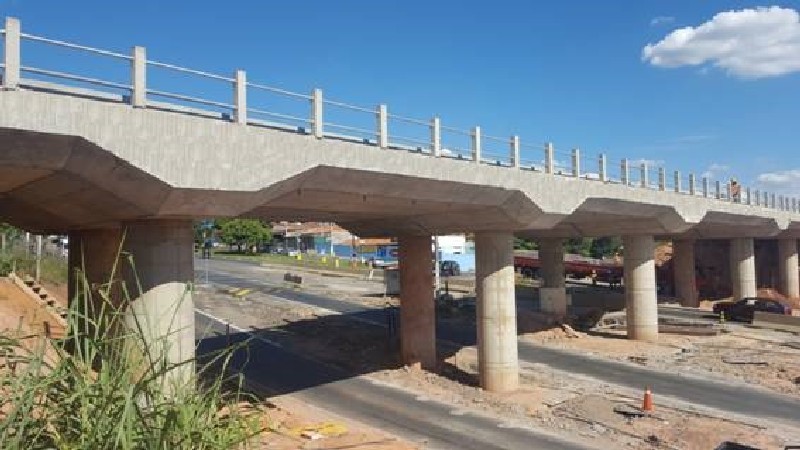 Construção de pontes e viadutos